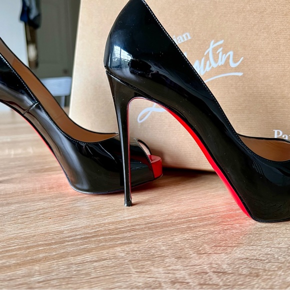 Christian Louboutin
Very Privé 120 Peep-Toe Patent Leather Pumps Size 7 - Picture 3 of 16